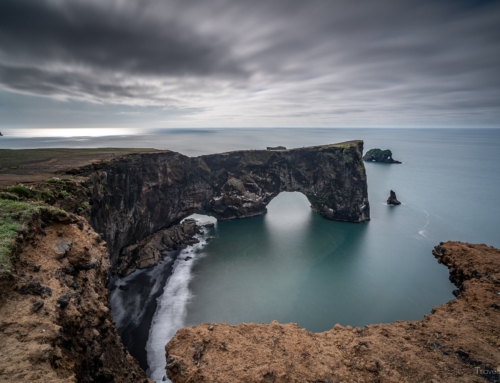 Island Tag 12 – Ein Arch im Meer und die Rückseite eines Wasserfalls